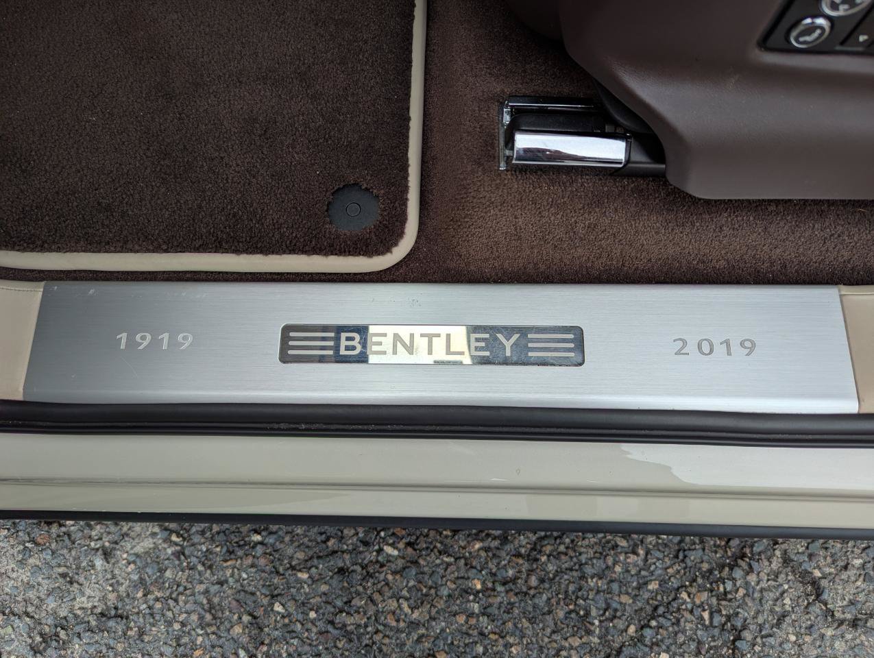 Used 2020 Bentley Bentayga AWD/4WD image 13