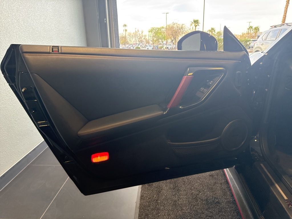 Used 2018 Nissan GT-R NISMO image 19