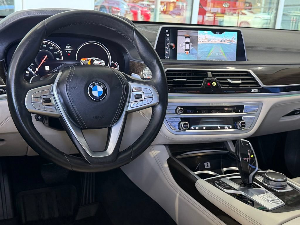 Used 2016 BMW 750i RWD image 32