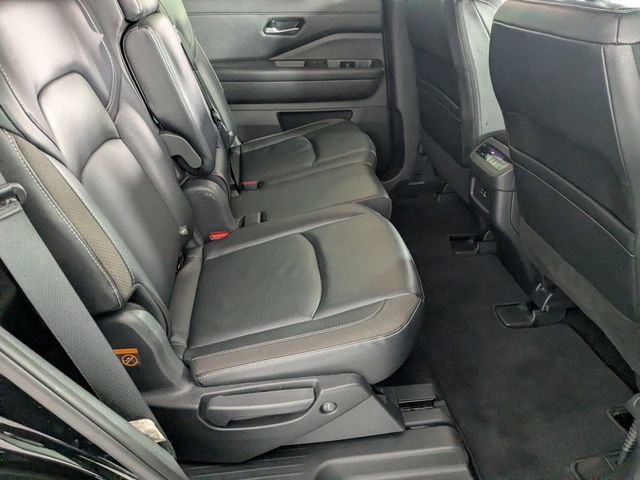 Used 2023 Nissan Pathfinder SL w/ Black Appearance Package image 33