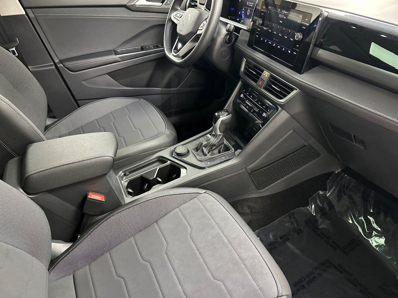New 2025 Volkswagen Taos SE AWD/4WD image 15