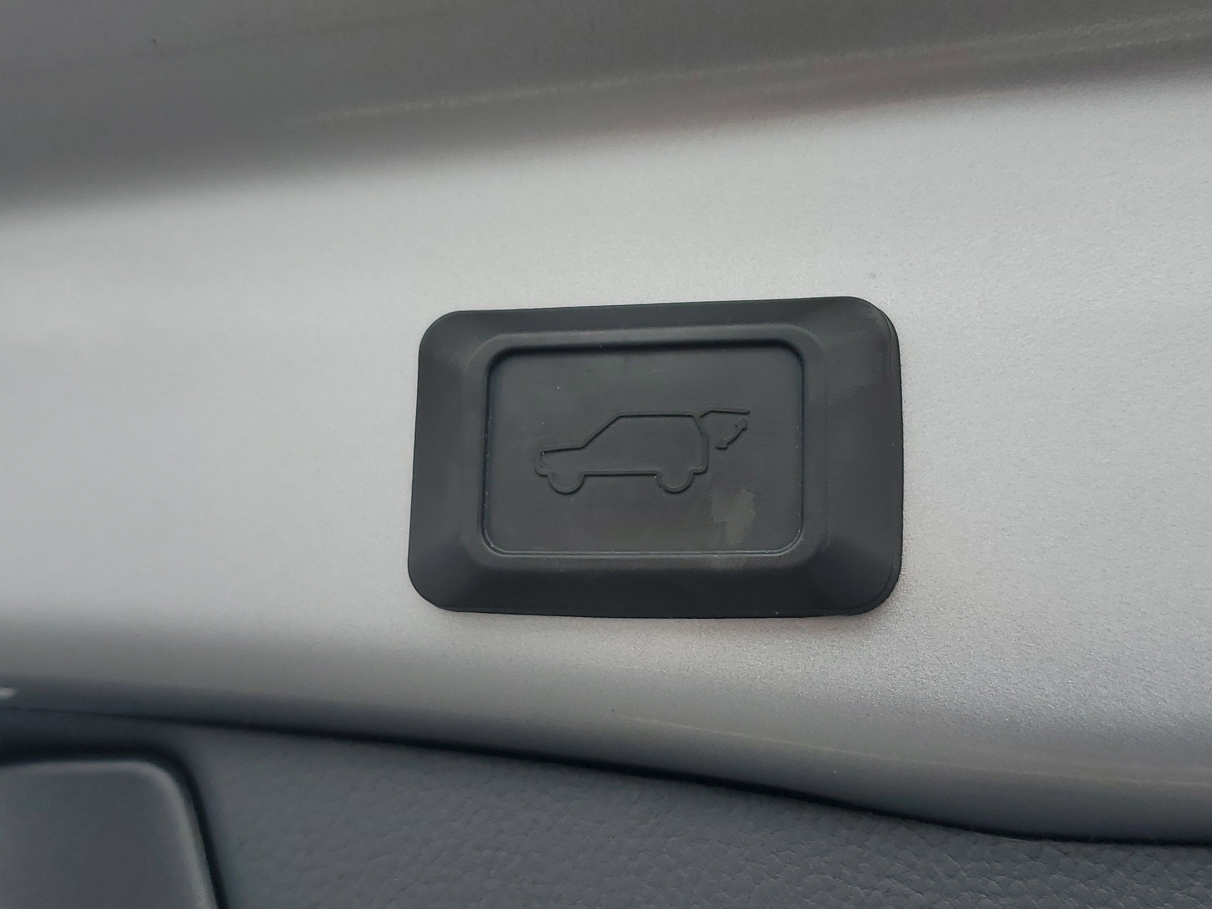 Used 2022 Toyota RAV4 XLE Premium image 10