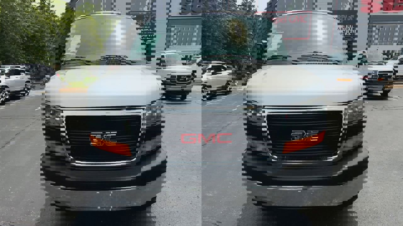 Used 2017 GMC Savana 2500 LT w/ LT Preferred Equipment Group image 3