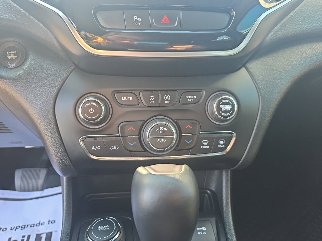 Used 2019 Jeep Cherokee Limited AWD/4WD image 30