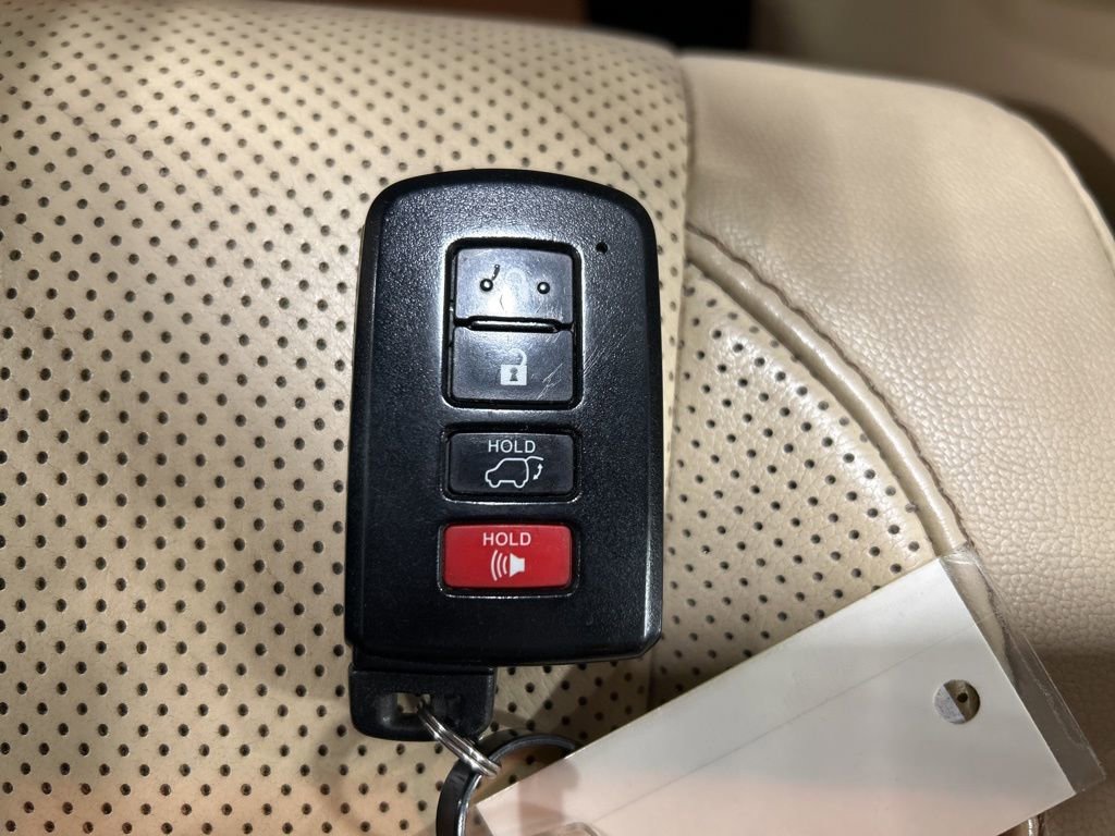 Used 2018 Toyota Highlander Limited Platinum image 29