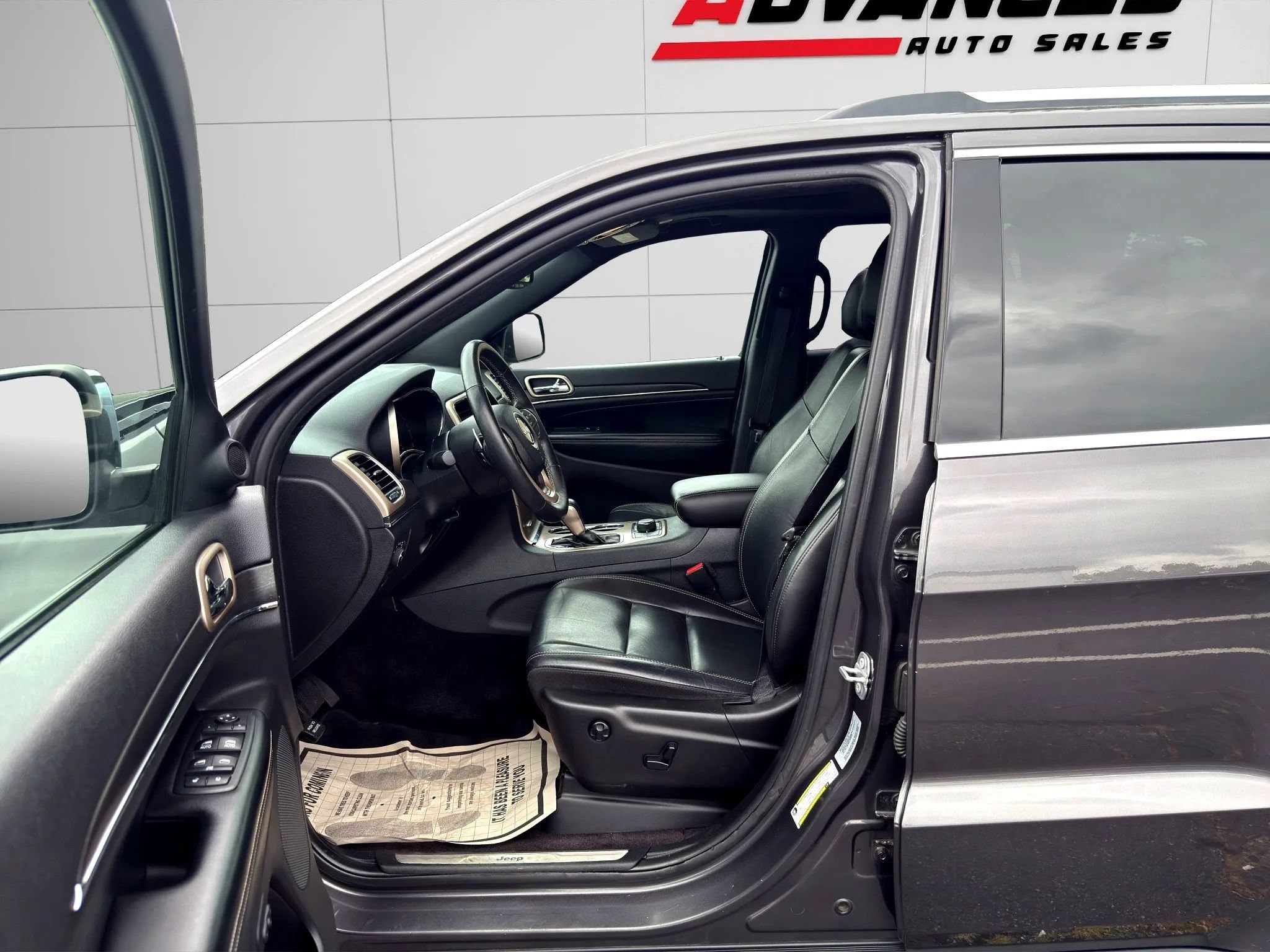 Used 2017 Jeep Grand Cherokee Limited AWD/4WD image 13