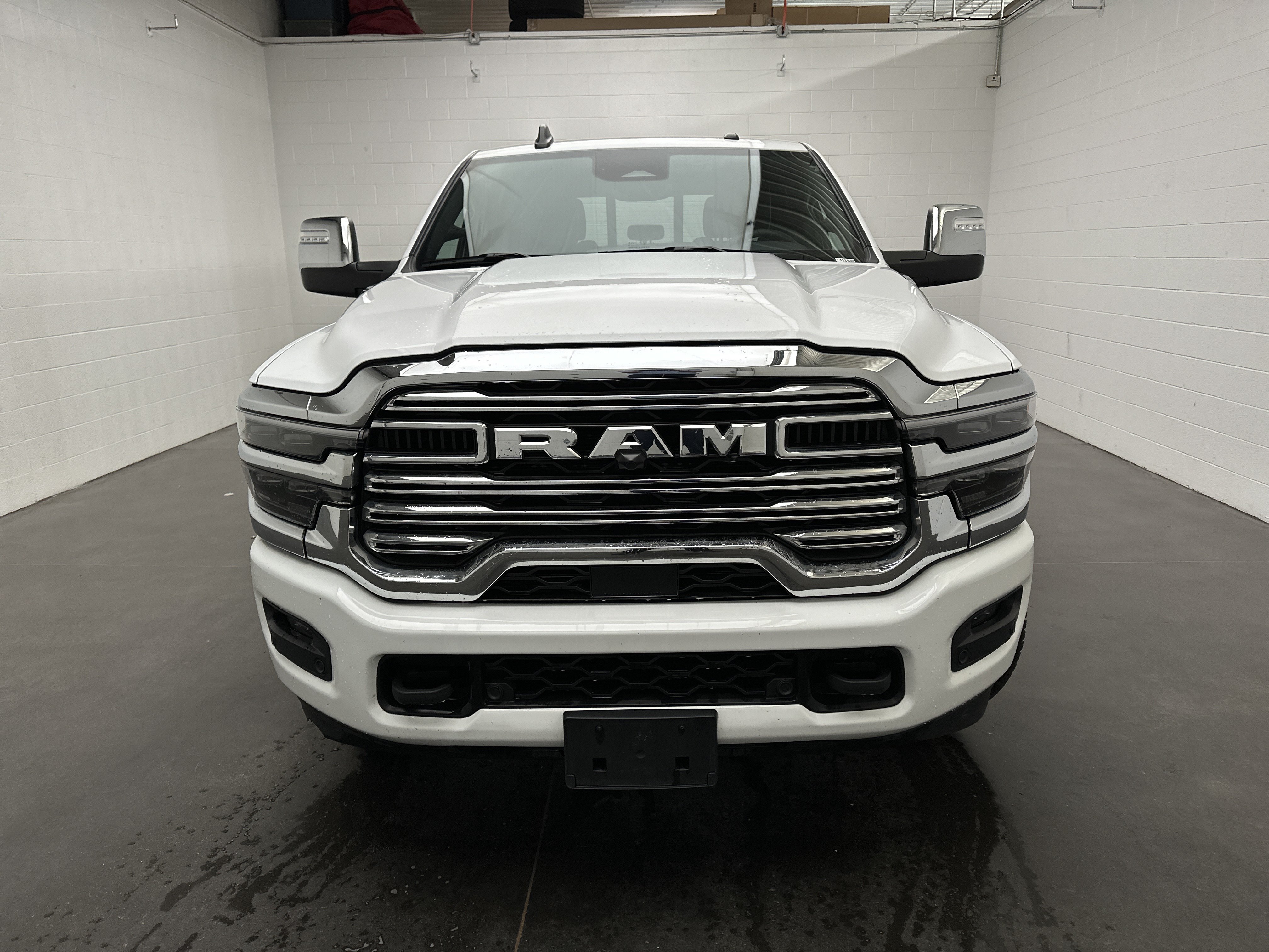 Used 2025 RAM 2500 Laramie AWD/4WD image 3