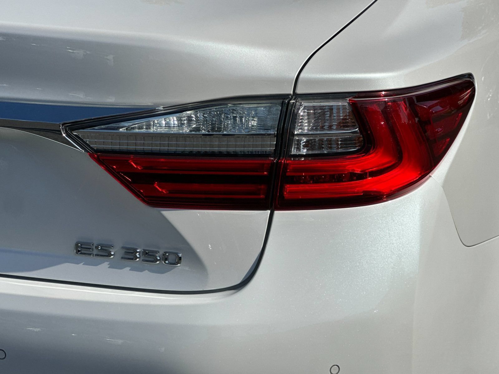 Used 2018 Lexus ES 350 w/ Luxury Package w/Wood Trim FWD image 33