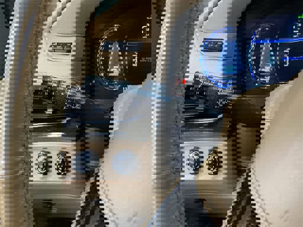 Used 2018 Cadillac Escalade Platinum image 22