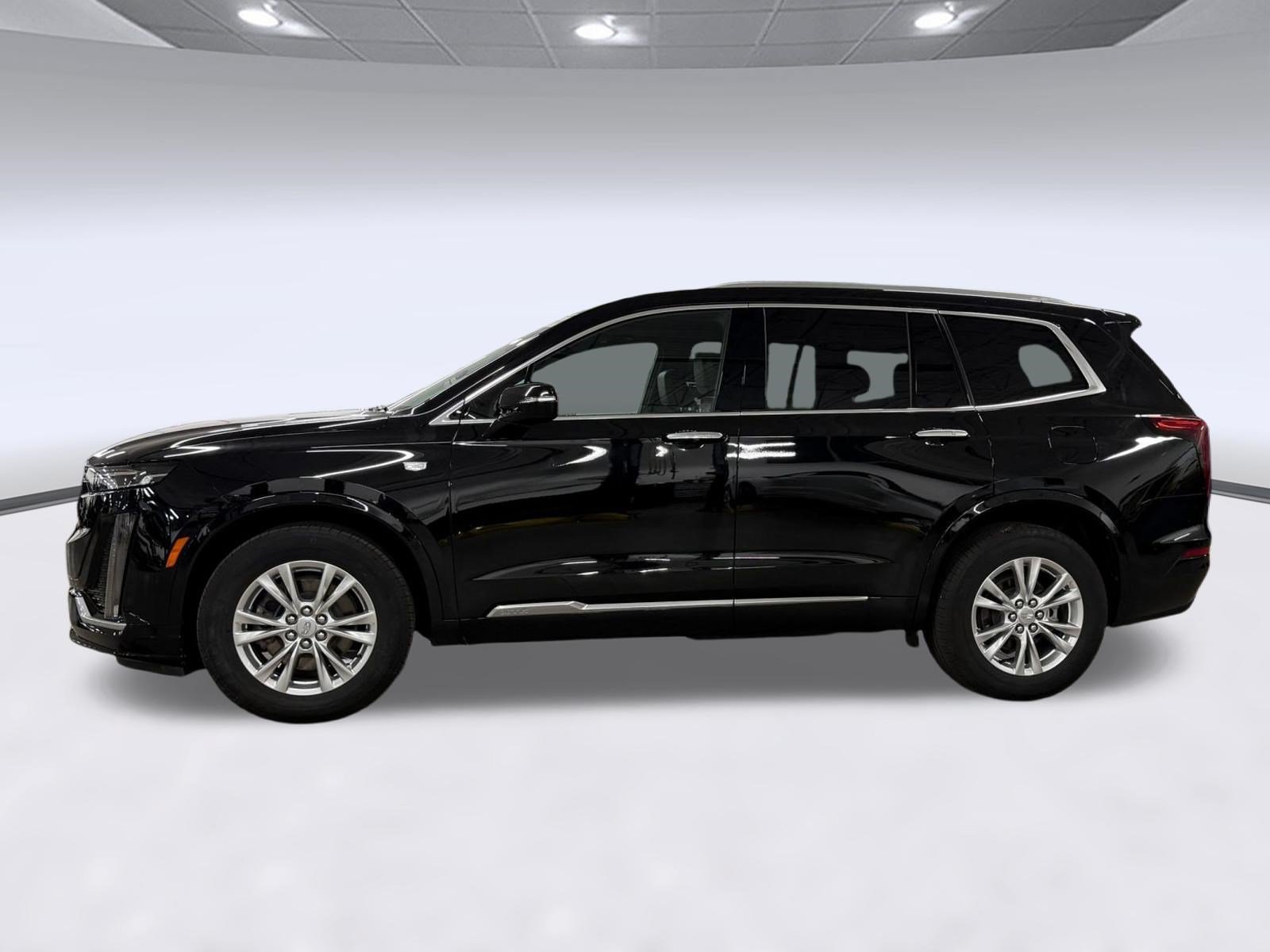 Certified 2025 Cadillac XT6 Luxury FWD image 2