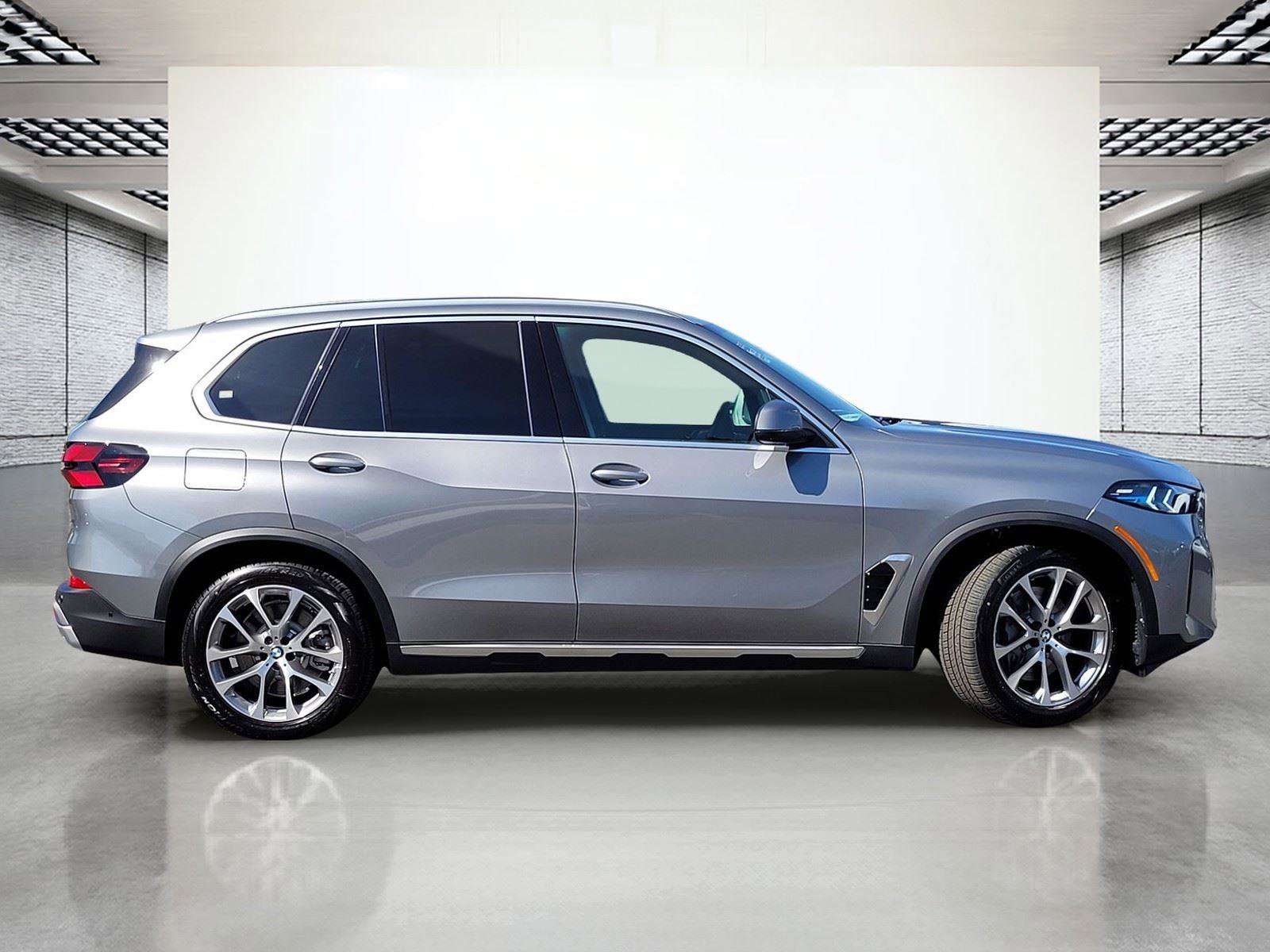 New 2026 BMW X5 xDrive50e w/ Premium Package AWD/4WD image 5