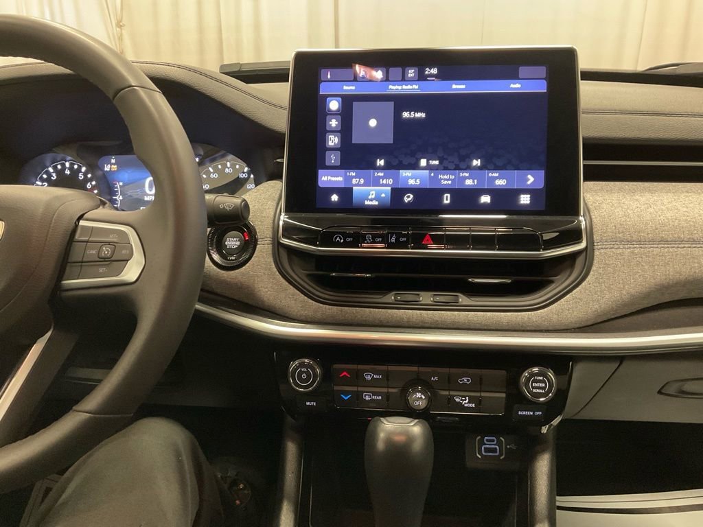 Used 2024 Jeep Compass Latitude image 25