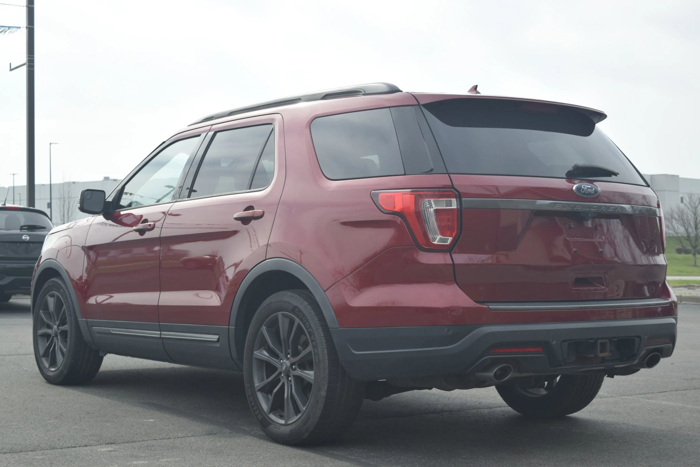Used 2018 Ford Explorer XLT w/ Equipment Group 202A image 2