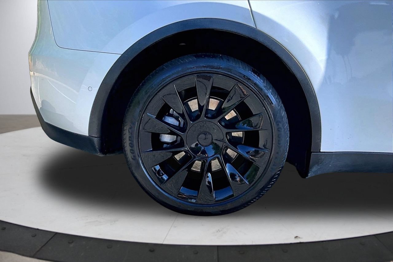 Used 2021 Tesla Model Y Long Range AWD/4WD image 35