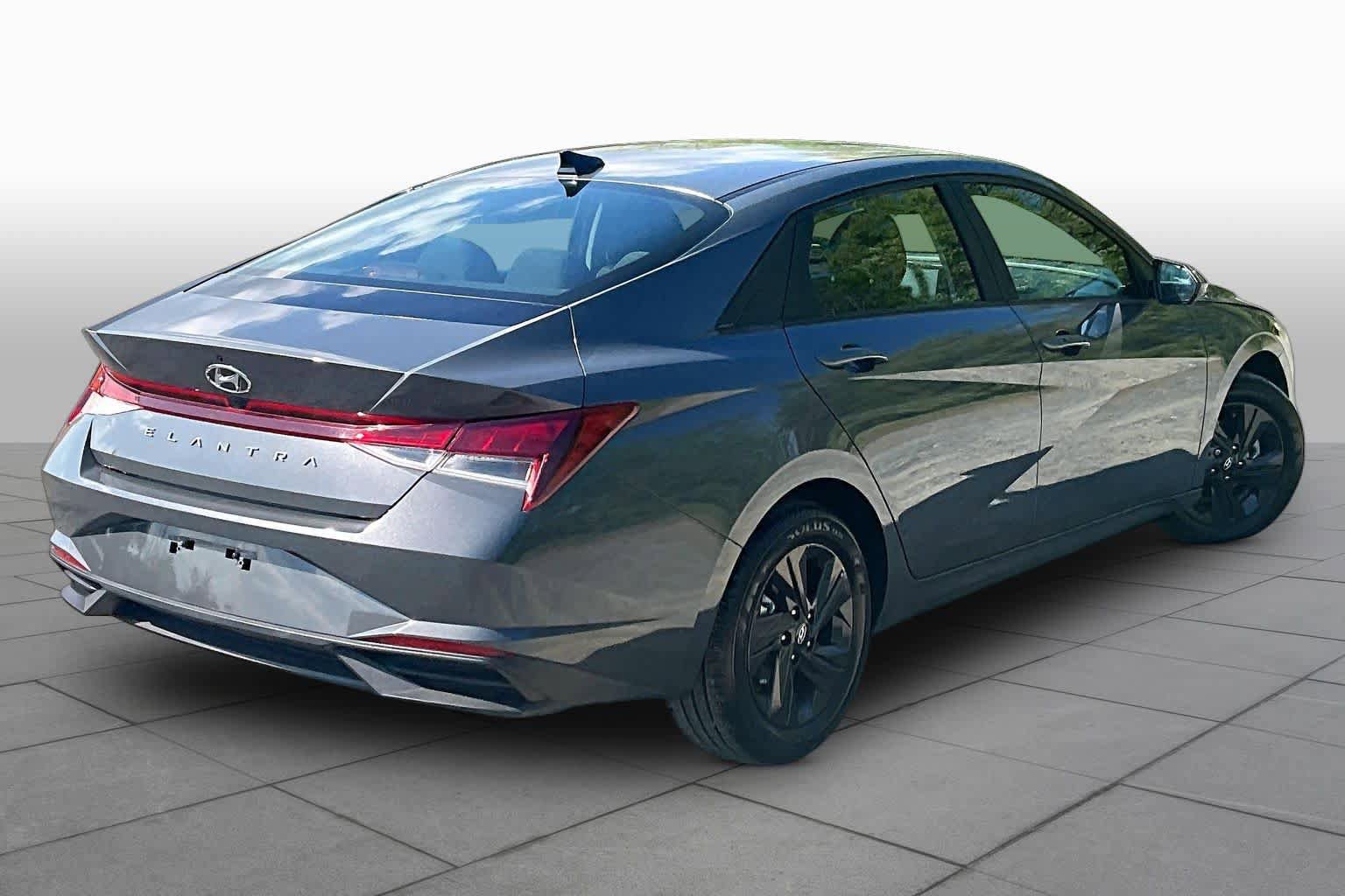 Used 2023 Hyundai Elantra SEL FWD image 13