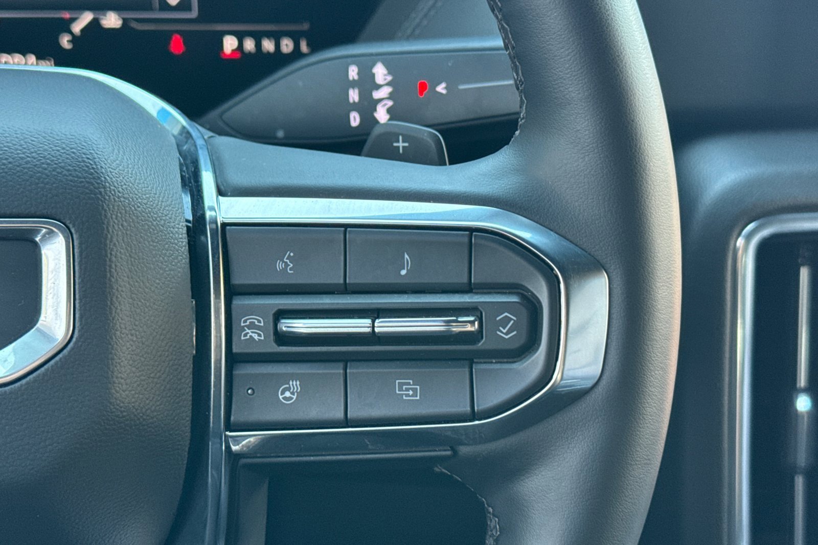 Used 2025 GMC Yukon Denali image 36