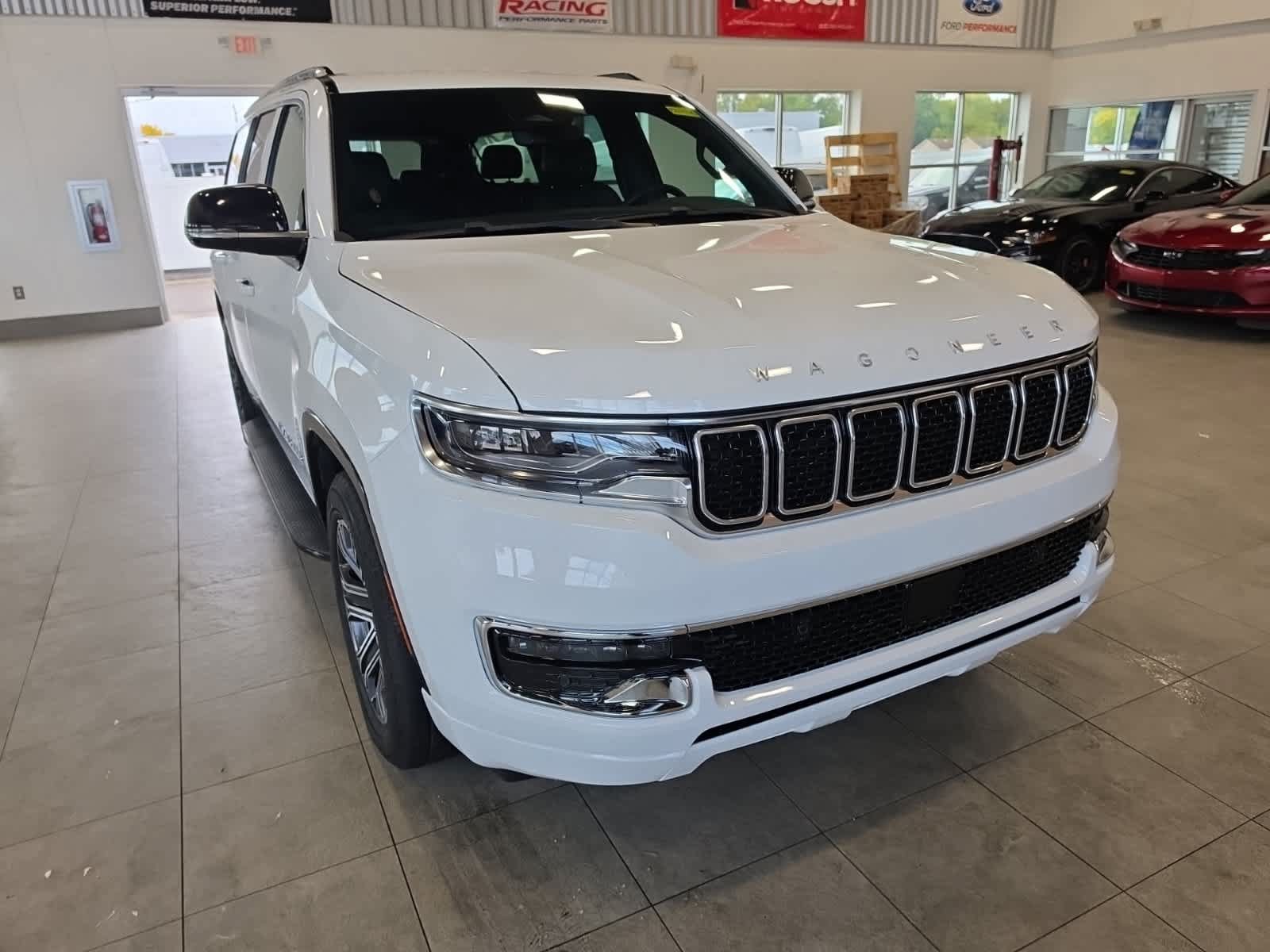 Used 2023 Jeep Wagoneer L Series II AWD/4WD image 3