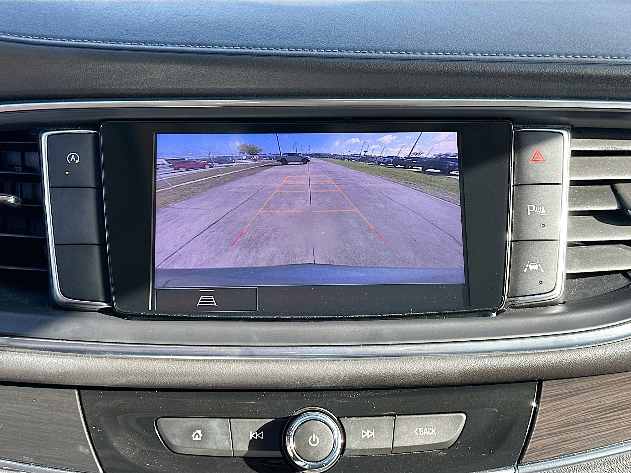 Used 2024 Buick Enclave Essence FWD image 13