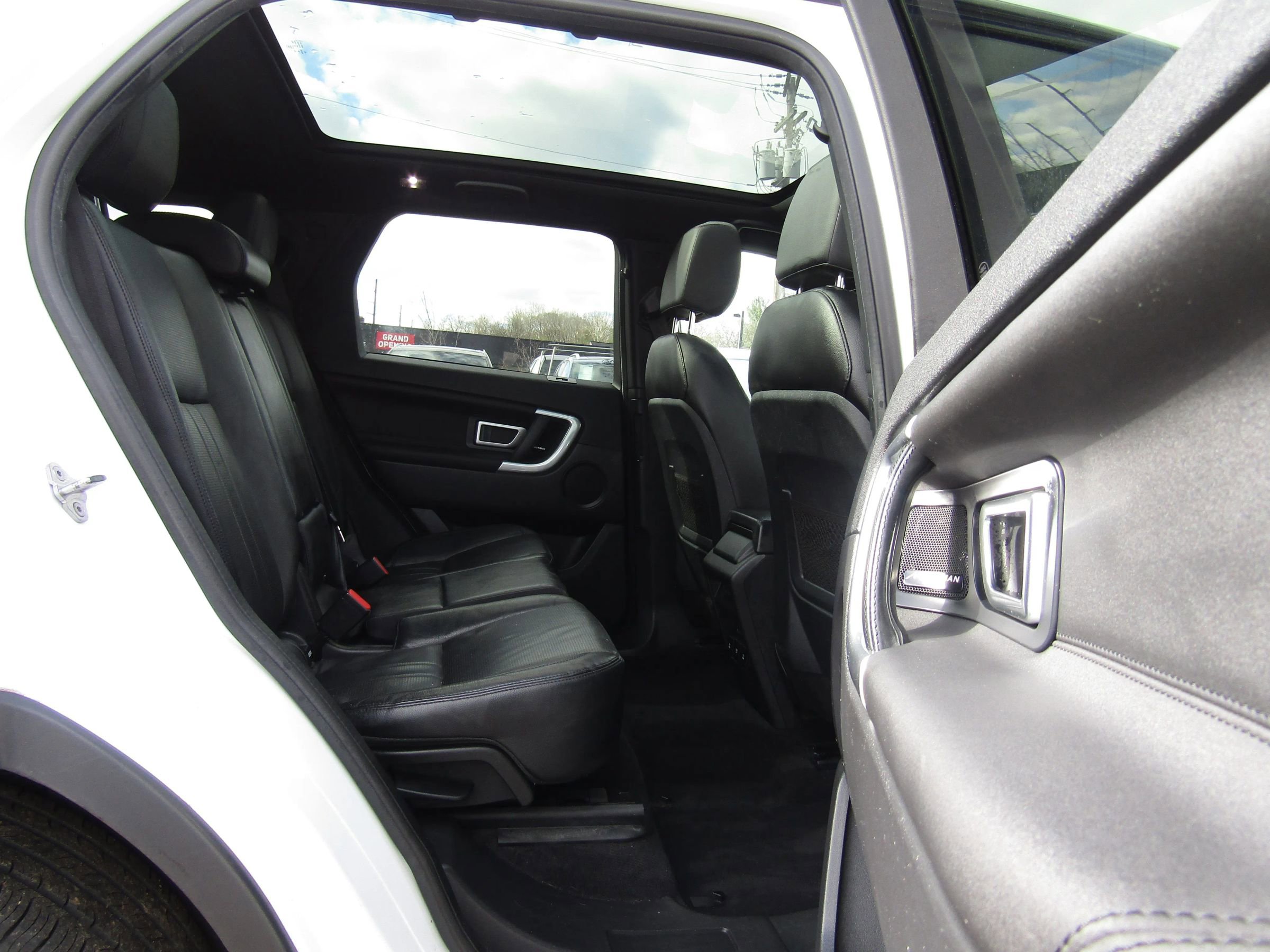 Used 2019 Land Rover Discovery Sport HSE image 16