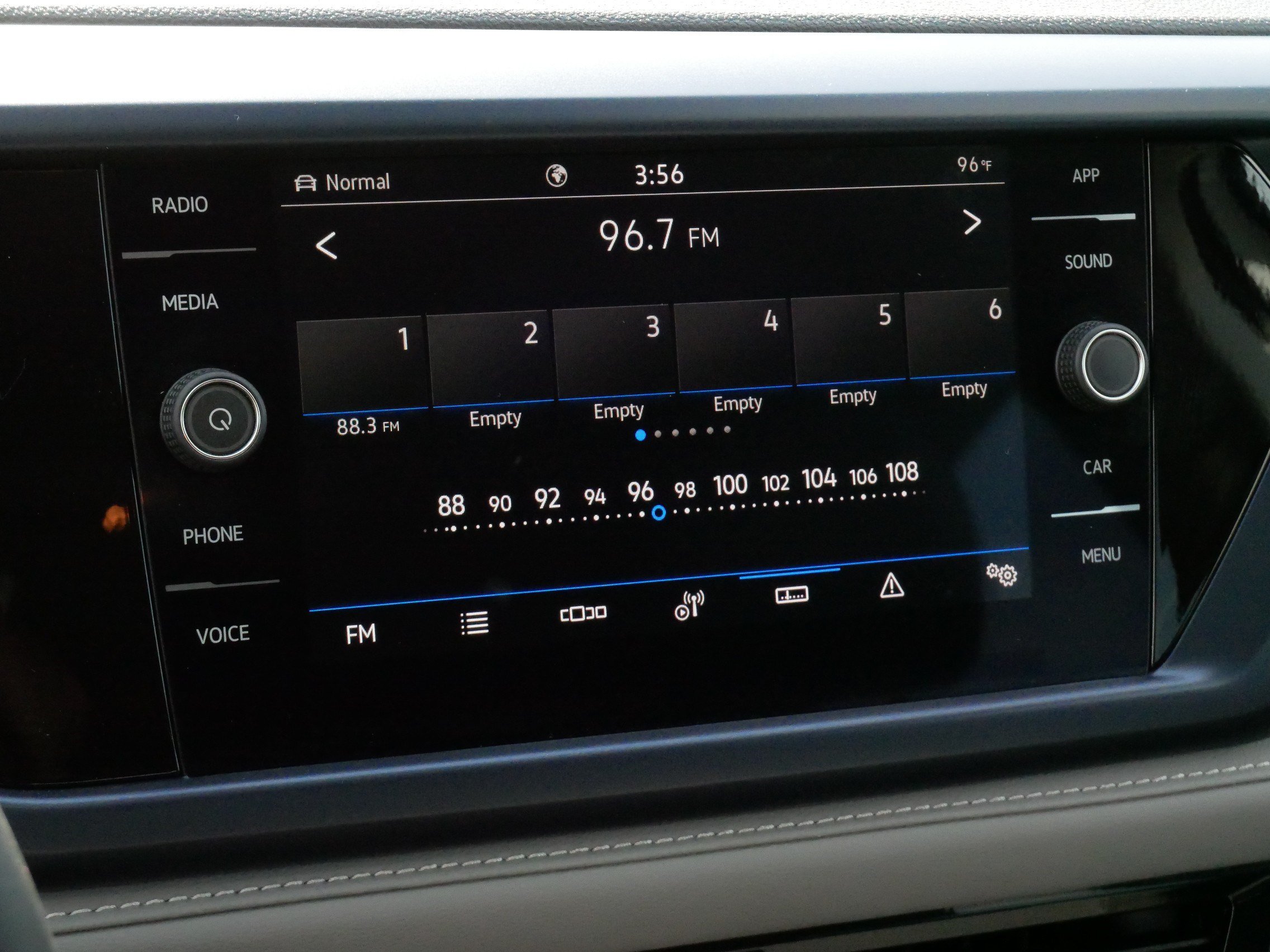 Certified 2024 Volkswagen Taos SE AWD/4WD image 22