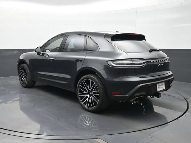 Certified 2025 Porsche Macan AWD/4WD image 3