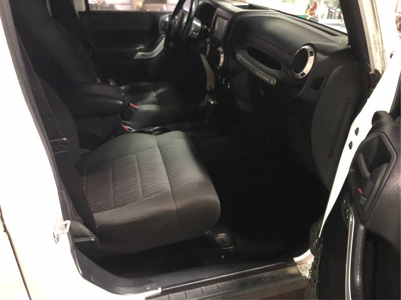 Used 2011 Jeep Wrangler Unlimited Rubicon w/ Dual Top Group image 11