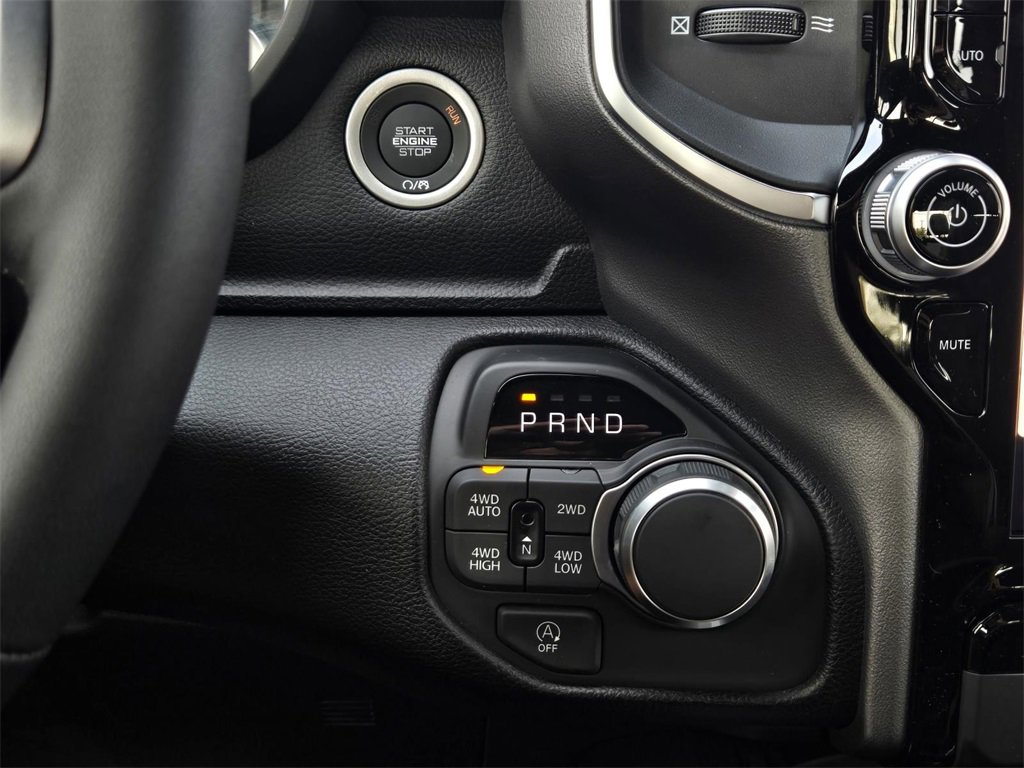 New 2026 RAM 1500 4x4 Crew Cab image 19