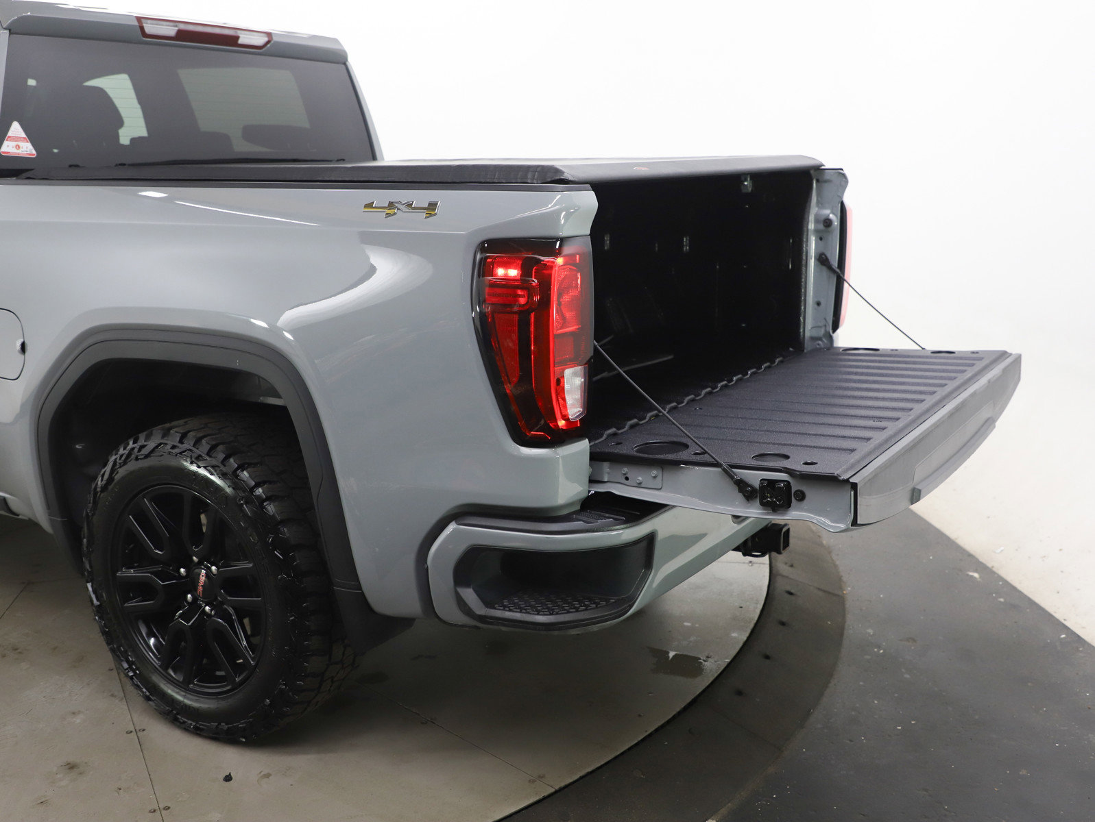 Used 2024 GMC Sierra 1500 Elevation image 9