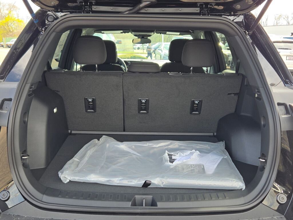 New 2026 Chevrolet Equinox LT AWD/4WD image 16