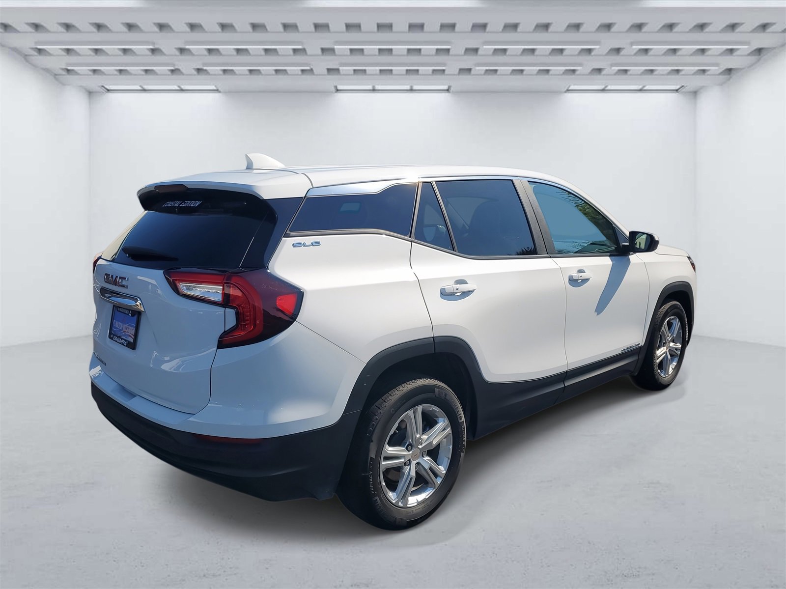 Used 2024 GMC Terrain SLE image 4