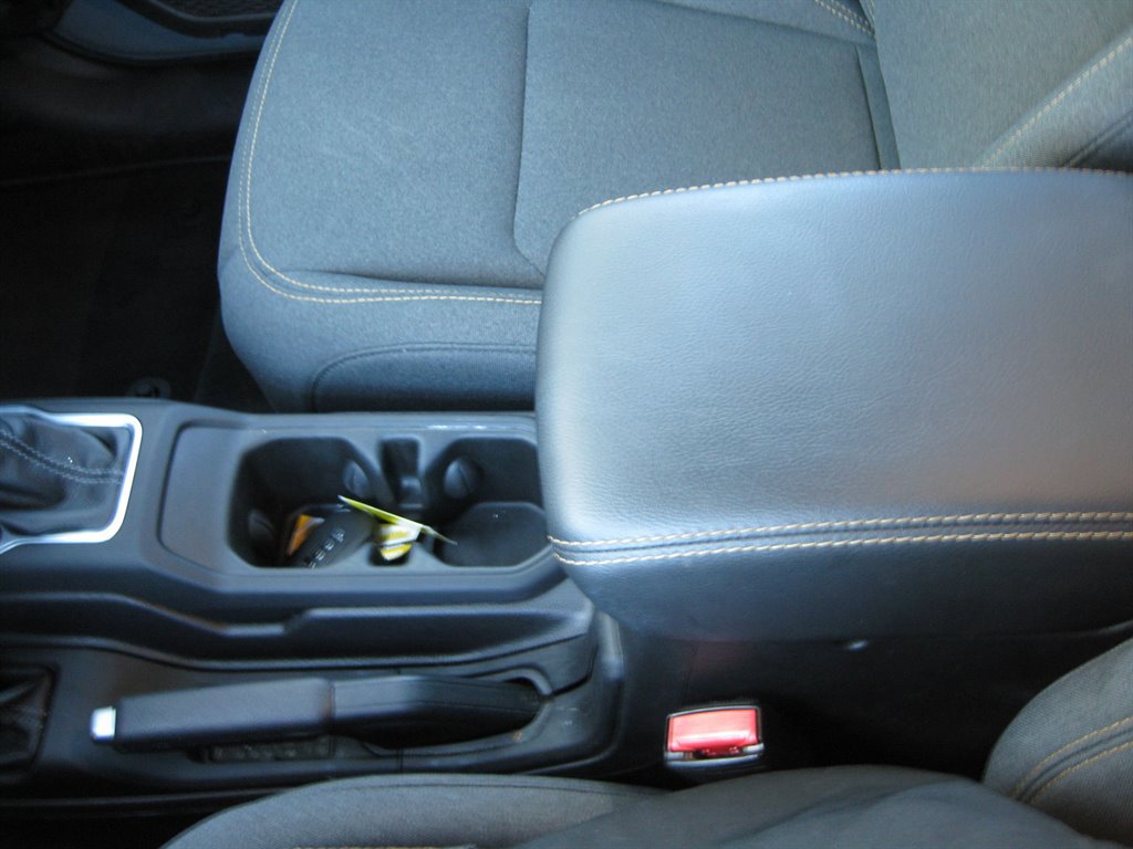 Used 2025 Jeep Wrangler Unlimited Sahara w/ Safety Group image 29