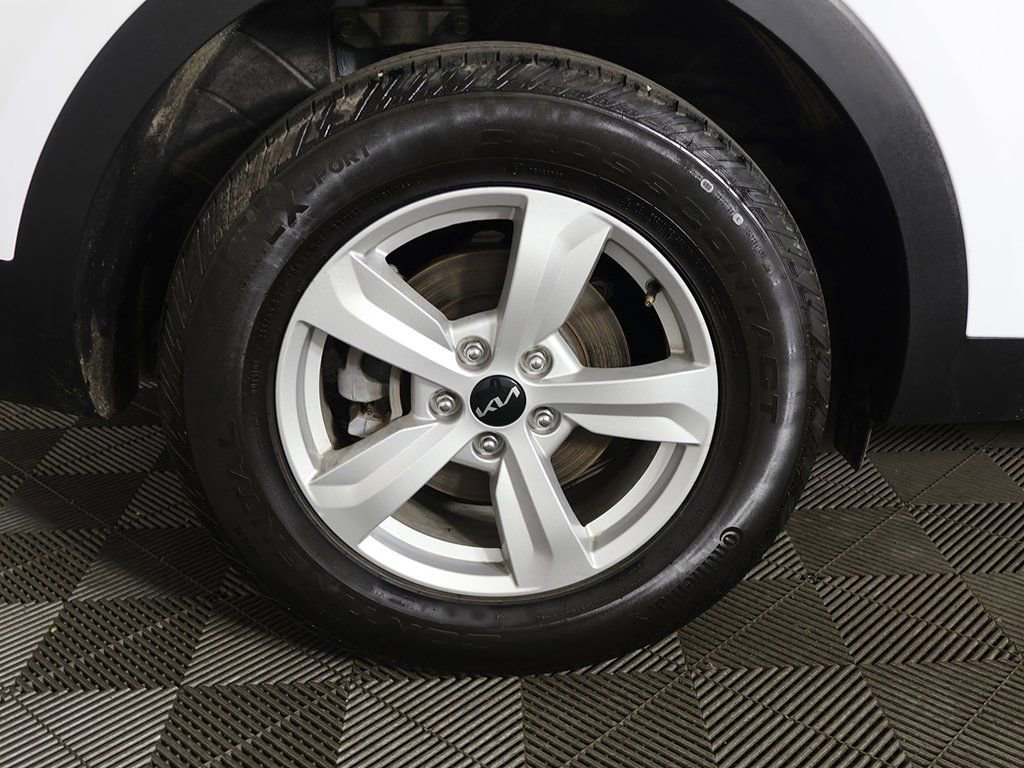 Used 2023 Kia Sorento LX image 19