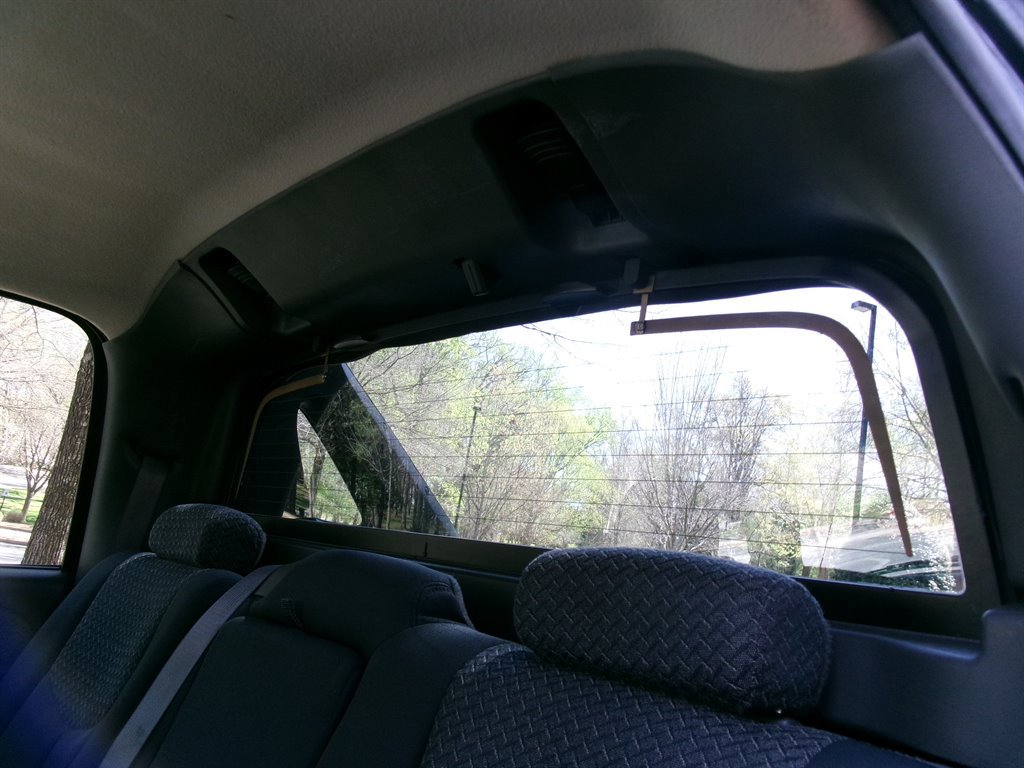 Used 2003 Chevrolet Avalanche 4x4 w/ Suspension Package, Off-Road image 32