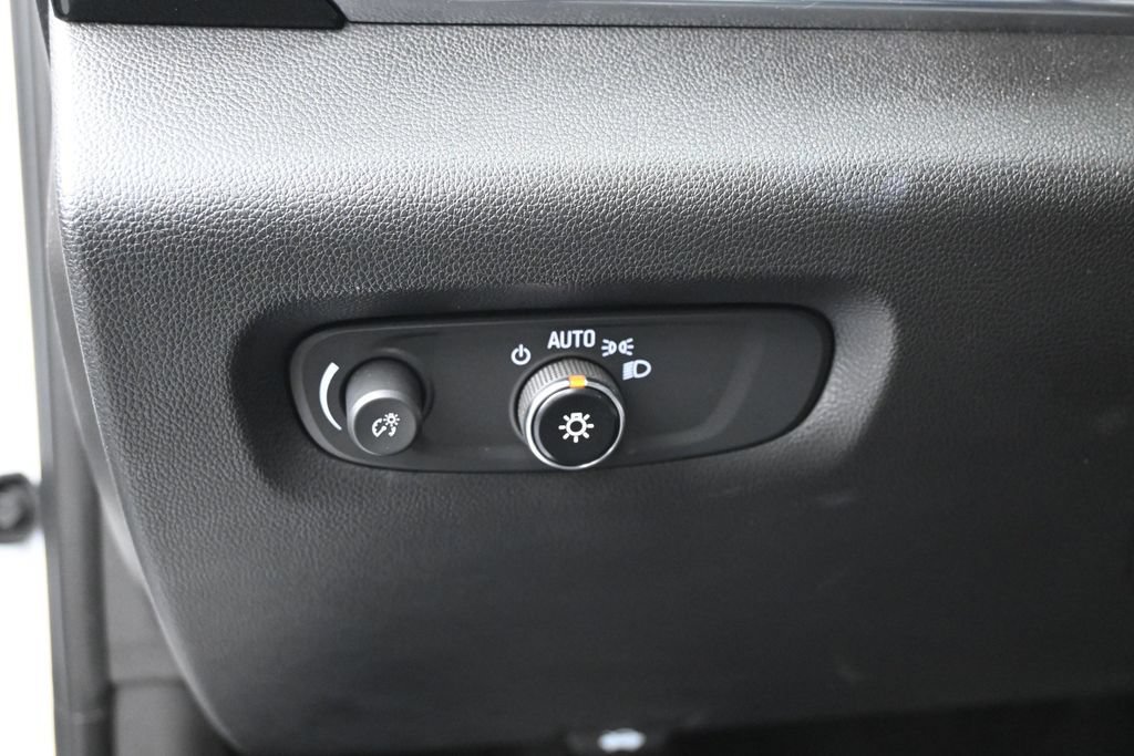 Used 2023 Chevrolet Traverse RS FWD image 17