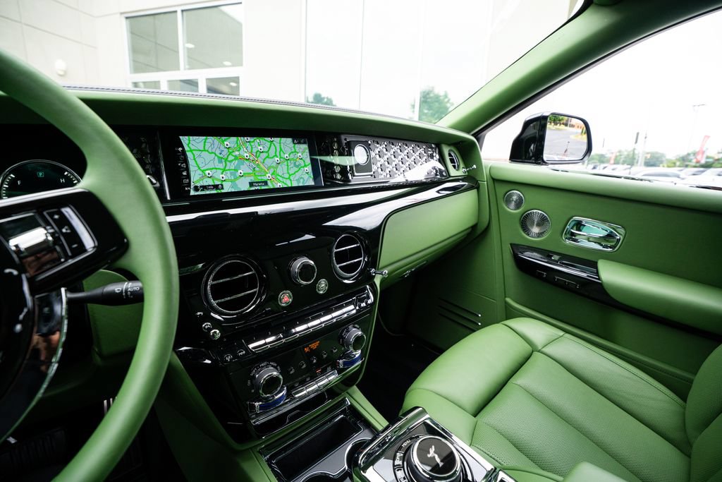 Used 2023 Rolls-Royce Phantom Sedan w/ The Phantom Package RWD image 40