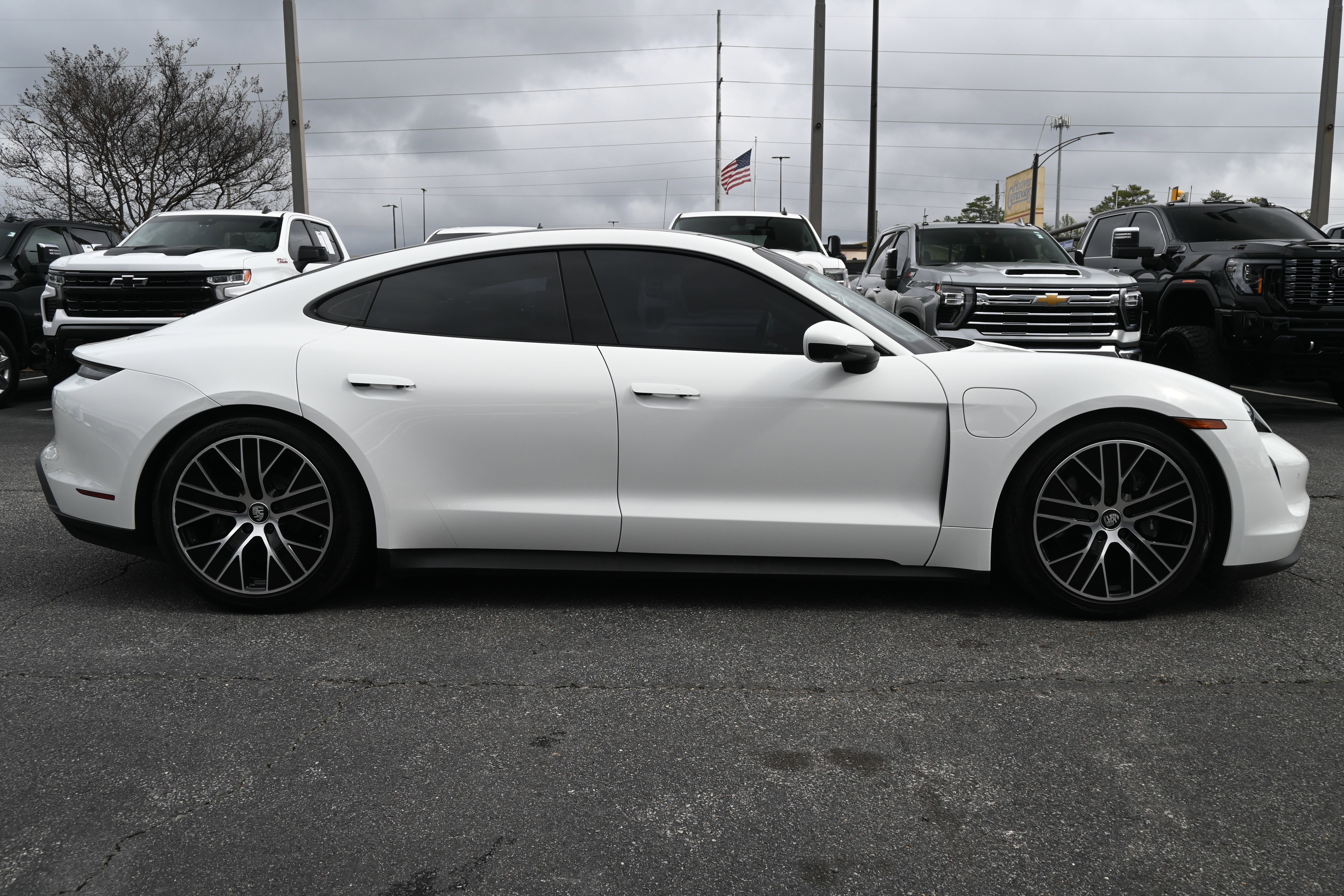 Used 2022 Porsche Taycan image 11