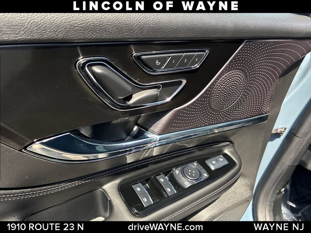 Certified 2024 Lincoln Corsair AWD image 14