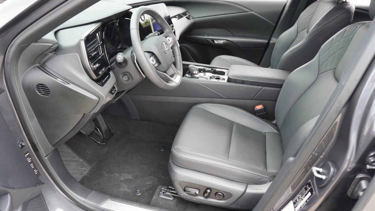 Used 2025 Lexus RX 350 FWD w/ Technology Package image 13