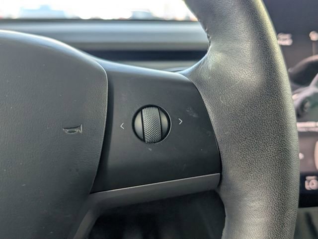 Used 2023 Tesla Model 3 Standard Range image 19