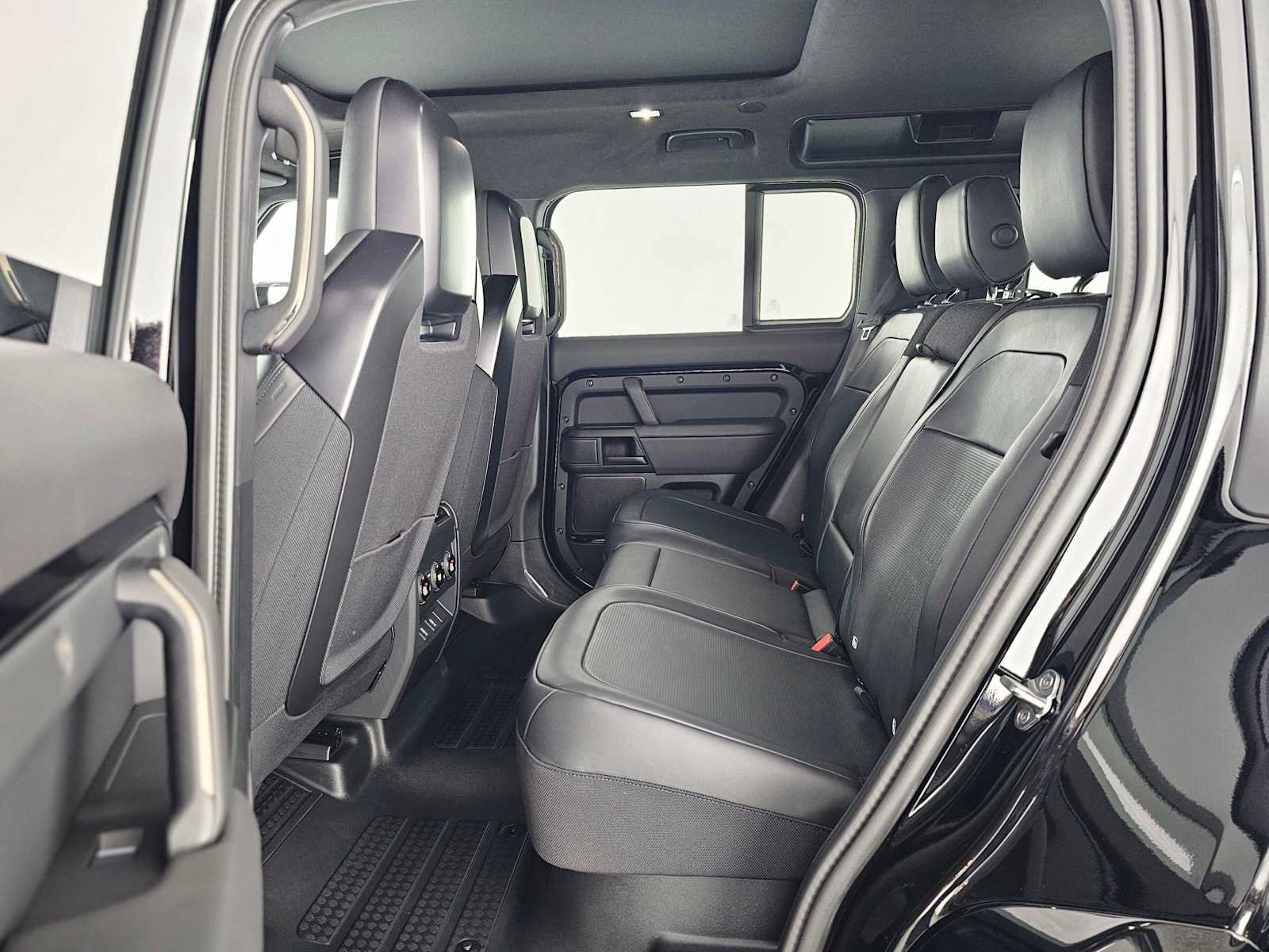 New 2026 Land Rover Defender 110 OCTA AWD/4WD image 16
