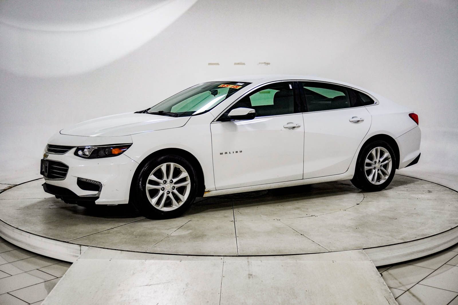 Used 2016 Chevrolet Malibu LT FWD image 3