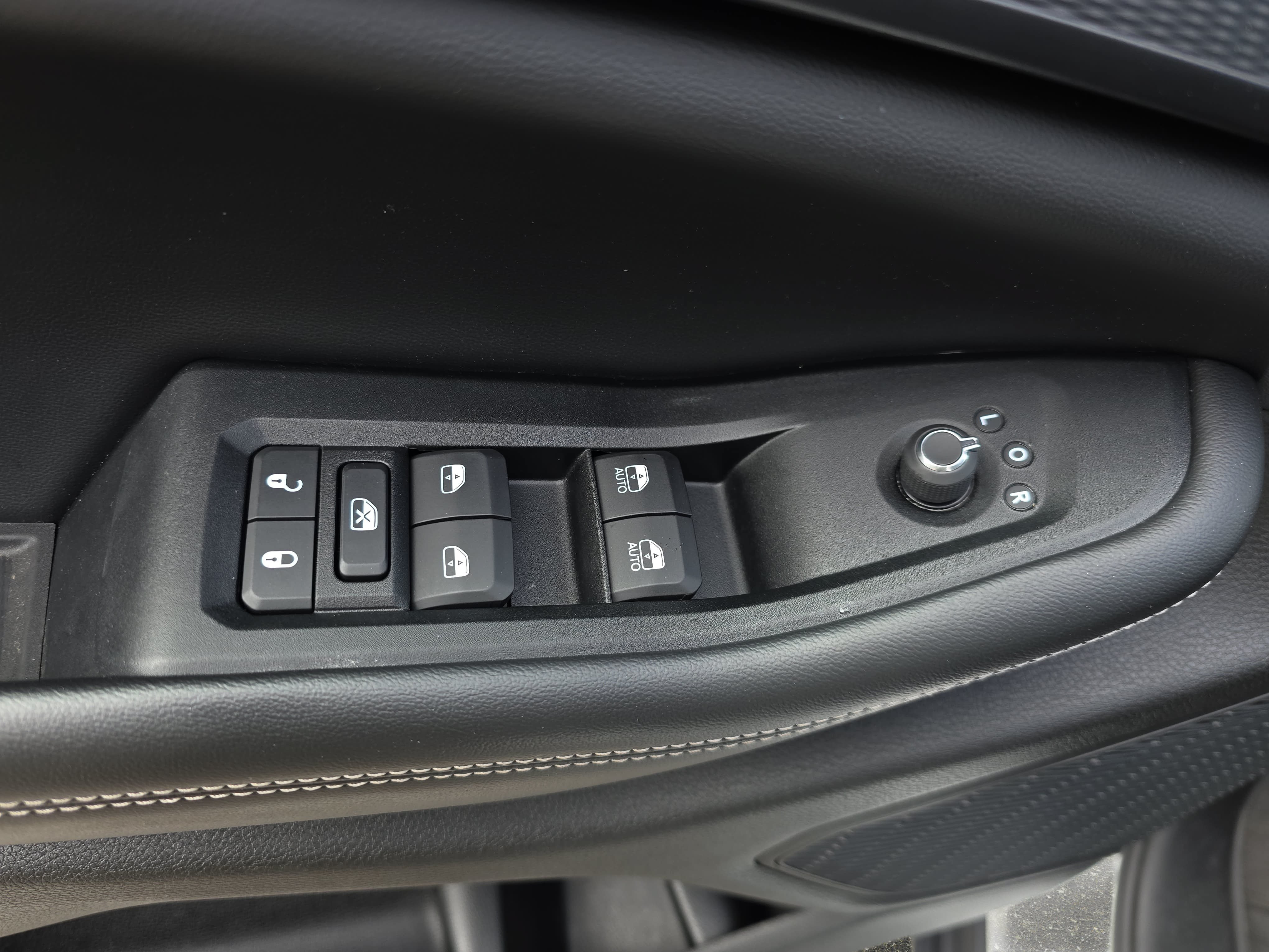 Certified 2023 Jeep Grand Cherokee Laredo AWD/4WD image 25