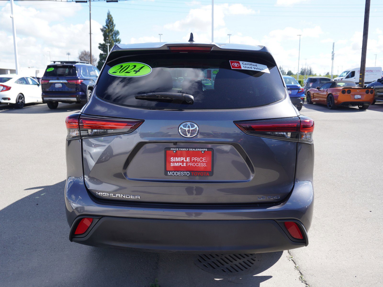 Used 2024 Toyota Highlander LE image 9