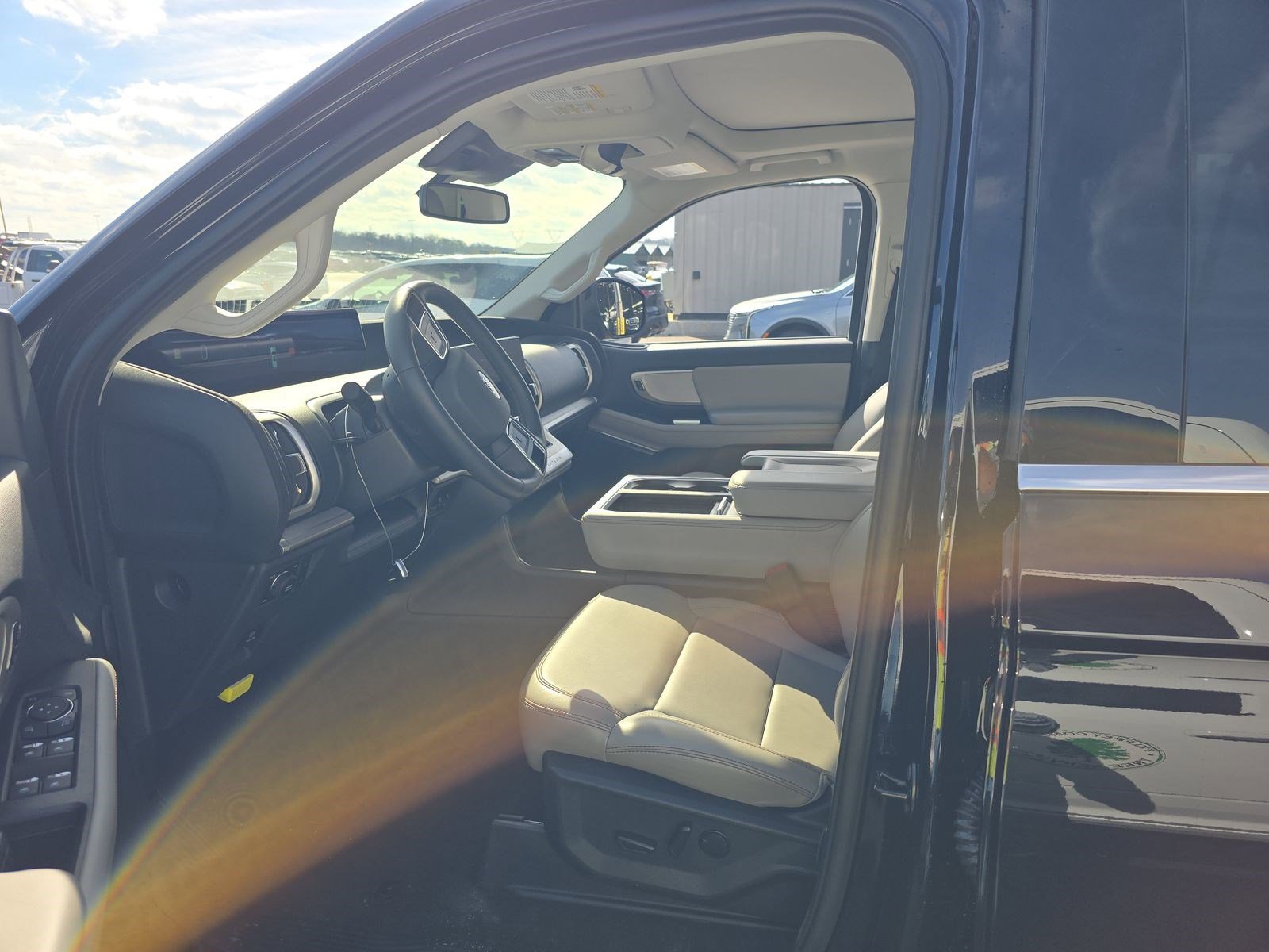 Used 2025 Ford Expedition Max Active AWD/4WD image 13