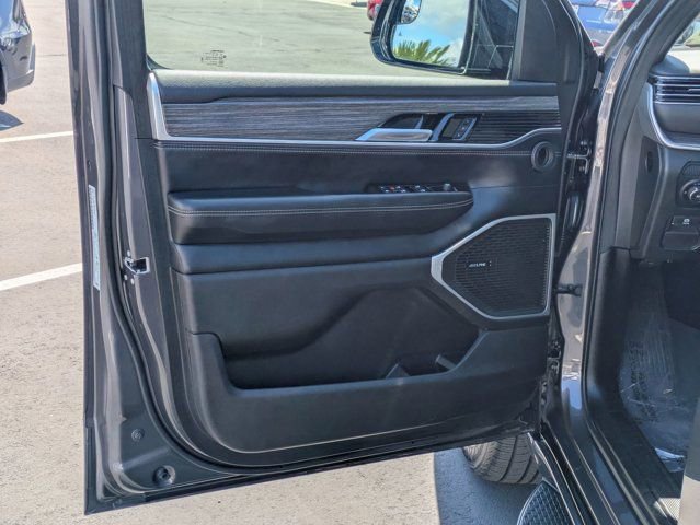 Used 2024 Jeep Wagoneer L Series II w/ Flexible Seating Group AWD/4WD image 14