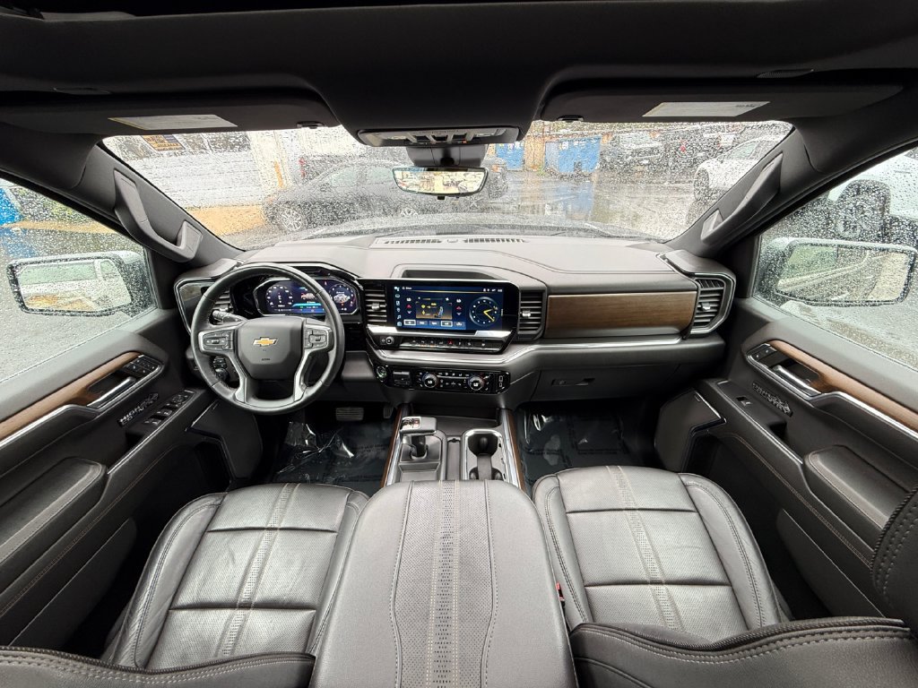 Used 2024 Chevrolet Silverado 1500 High Country w/ Technology Package AWD/4WD image 24