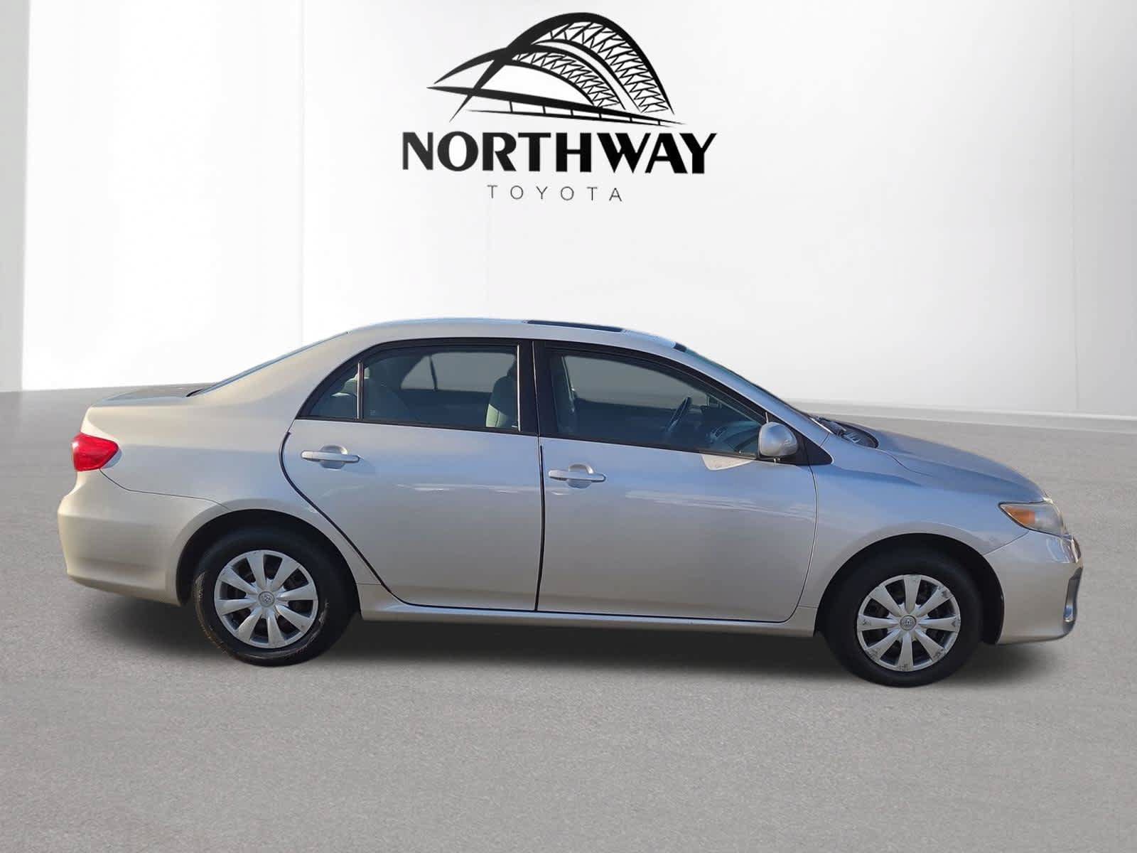 Used 2011 Toyota Corolla LE FWD image 2