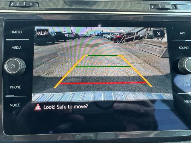 Used 2022 Volkswagen Tiguan SE FWD image 10