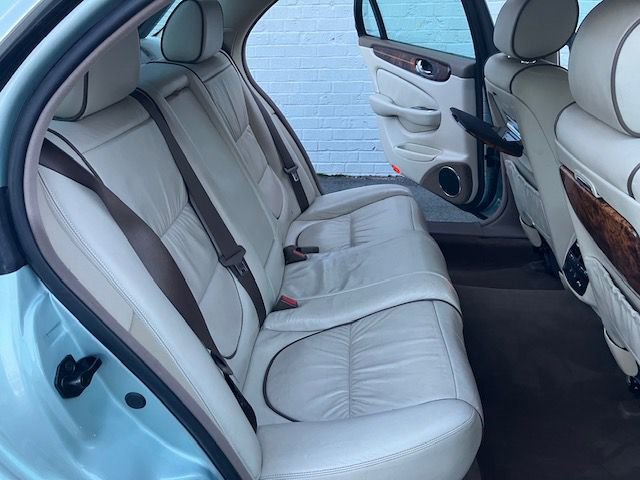 Used 2005 Jaguar XJ8 image 13