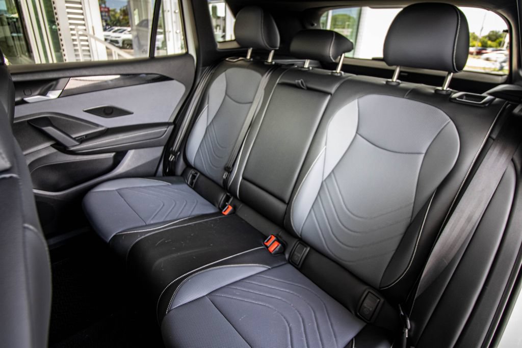 Certified 2026 Volkswagen Tiguan SE R-Line FWD image 26